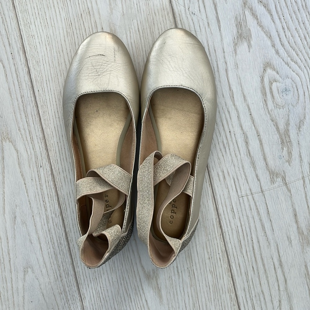 Copper Key girls size 5 gold ankle wrap ballet flats.